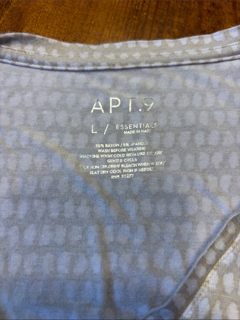 Apt. 9 Beige V-Neck Short Sleeve Tee with Subtle Dot Pattern - Picture 3 of 3